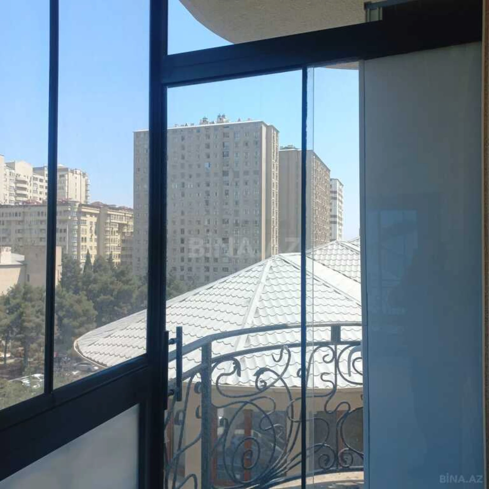 Satılır 4 otaqlı mənzil 178 m²