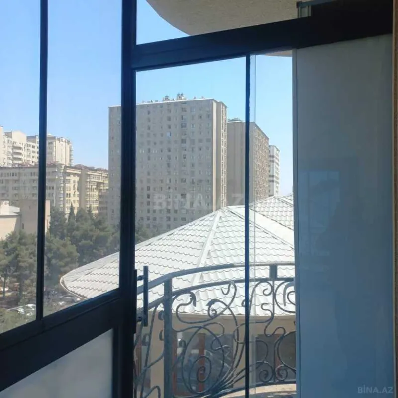 Satılır 4 otaqlı mənzil 178 m²