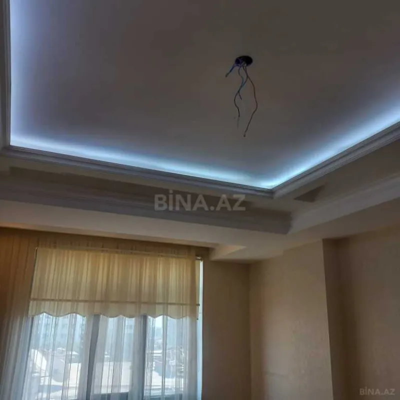 Satılır 4 otaqlı mənzil 178 m²