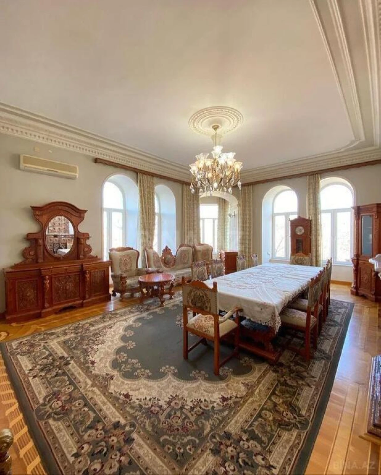 Satılır 4 otaqlı mənzil 171 m²