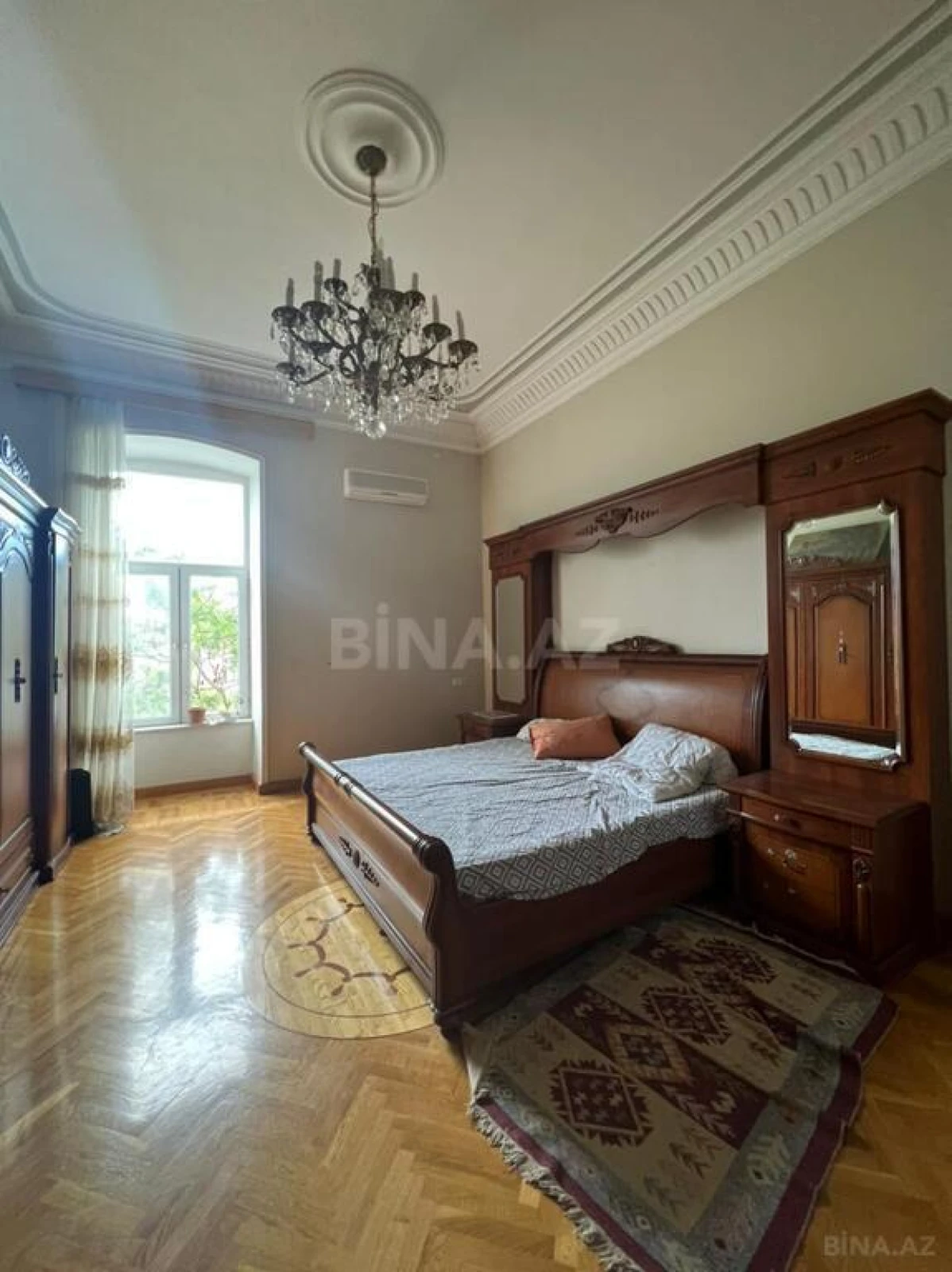 Satılır 4 otaqlı mənzil 171 m²