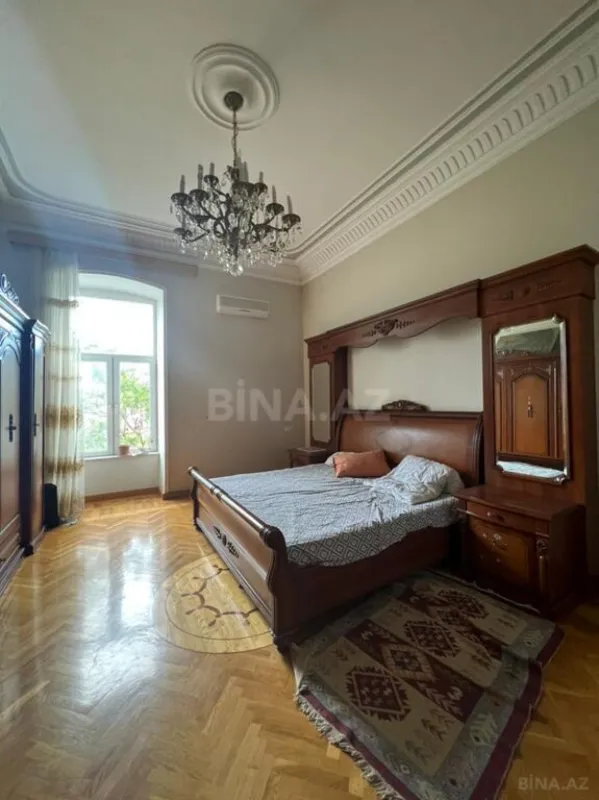 Satılır 4 otaqlı mənzil 171 m²