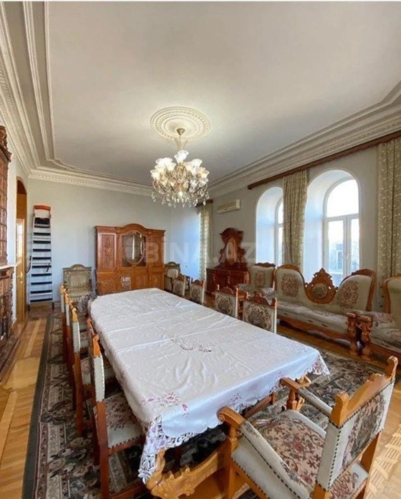 Satılır 4 otaqlı mənzil 171 m²