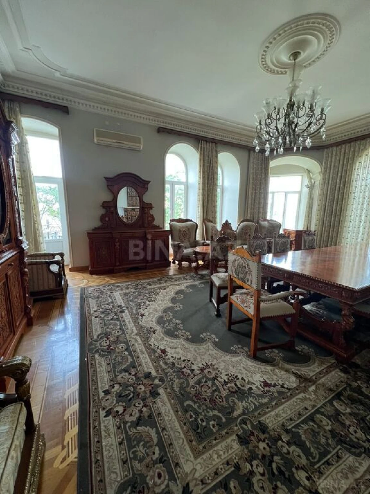 Satılır 4 otaqlı mənzil 171 m²