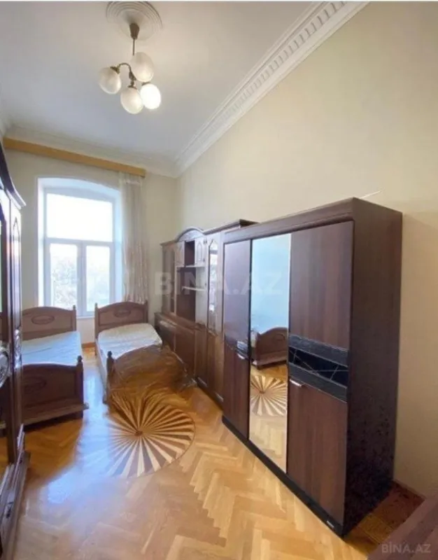 Satılır 4 otaqlı mənzil 171 m²