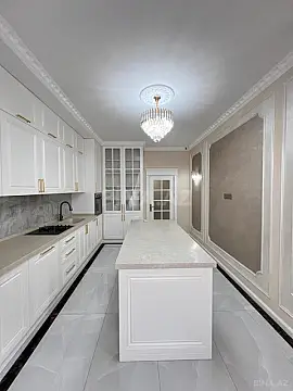 Satılır 4 otaqlı mənzil 215 m²