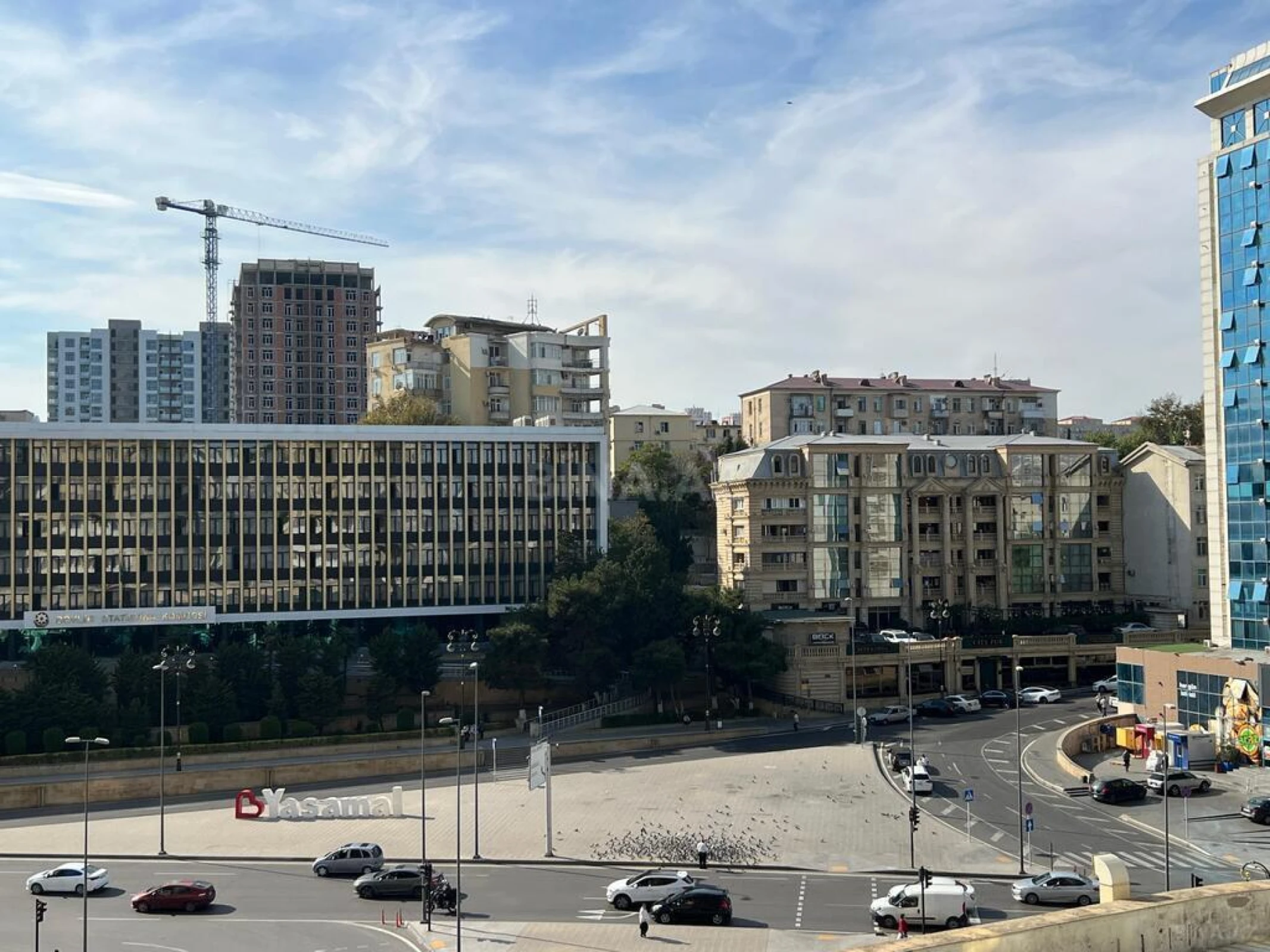 Satılır 4 otaqlı mənzil 215 m²