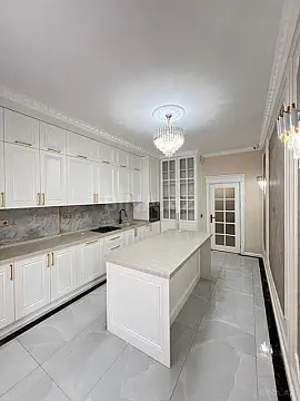 Satılır 4 otaqlı mənzil 215 m²