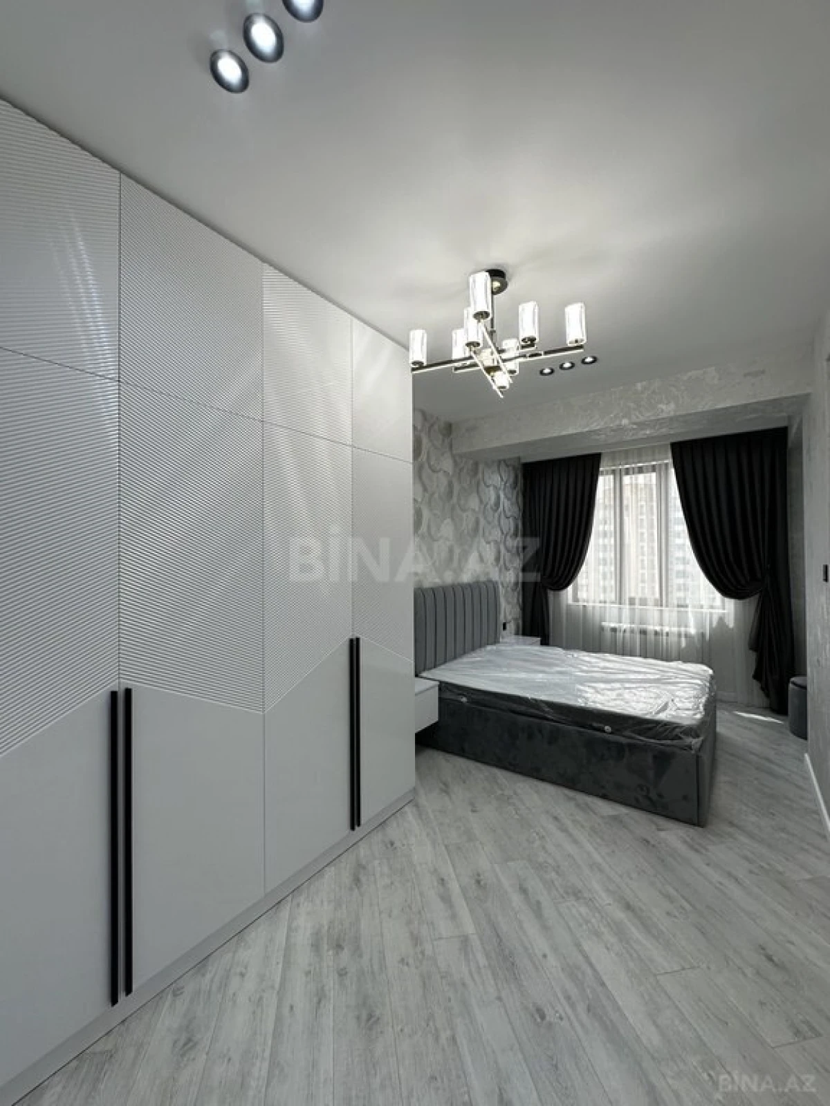 Satılır 3 otaqlı mənzil 108 m²