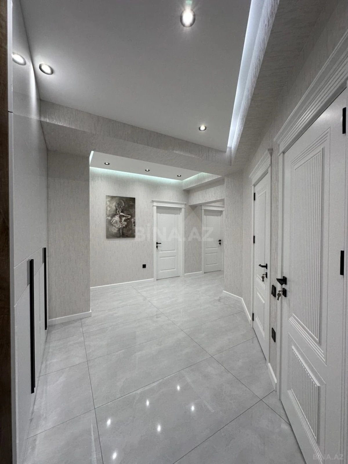 Satılır 3 otaqlı mənzil 108 m²