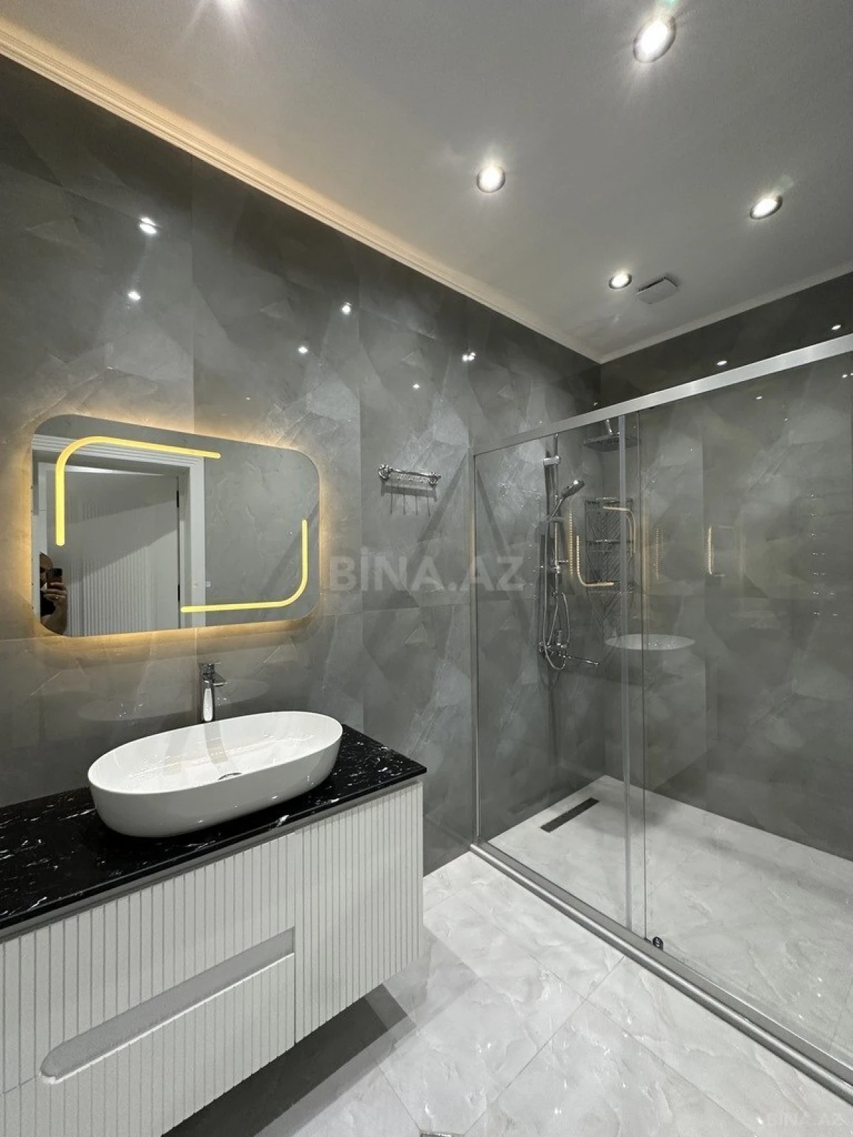 Satılır 3 otaqlı mənzil 108 m²