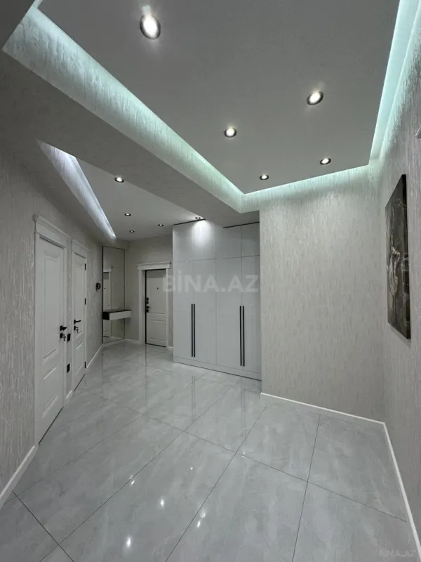 Satılır 3 otaqlı mənzil 108 m²
