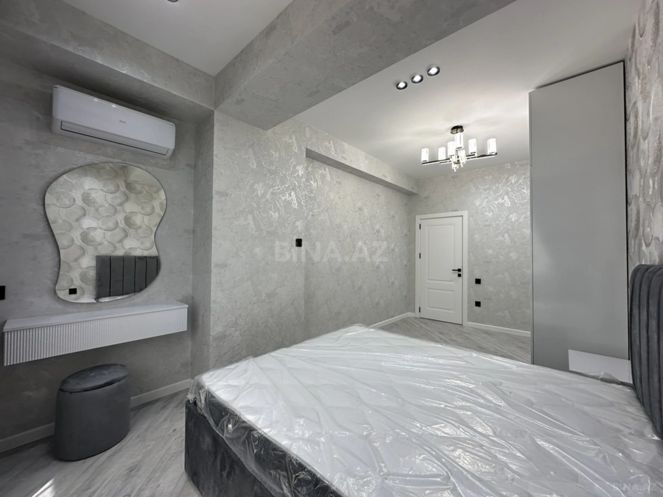 Satılır 3 otaqlı mənzil 108 m²