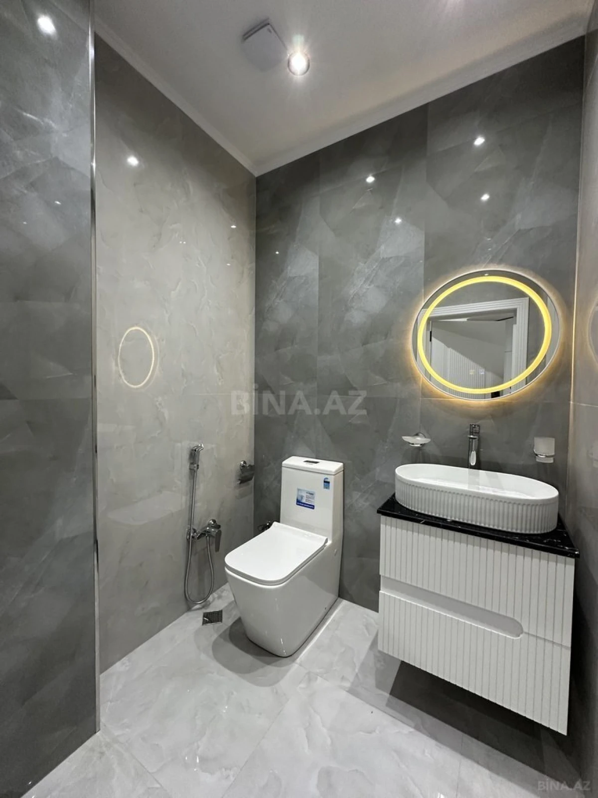 Satılır 3 otaqlı mənzil 108 m²