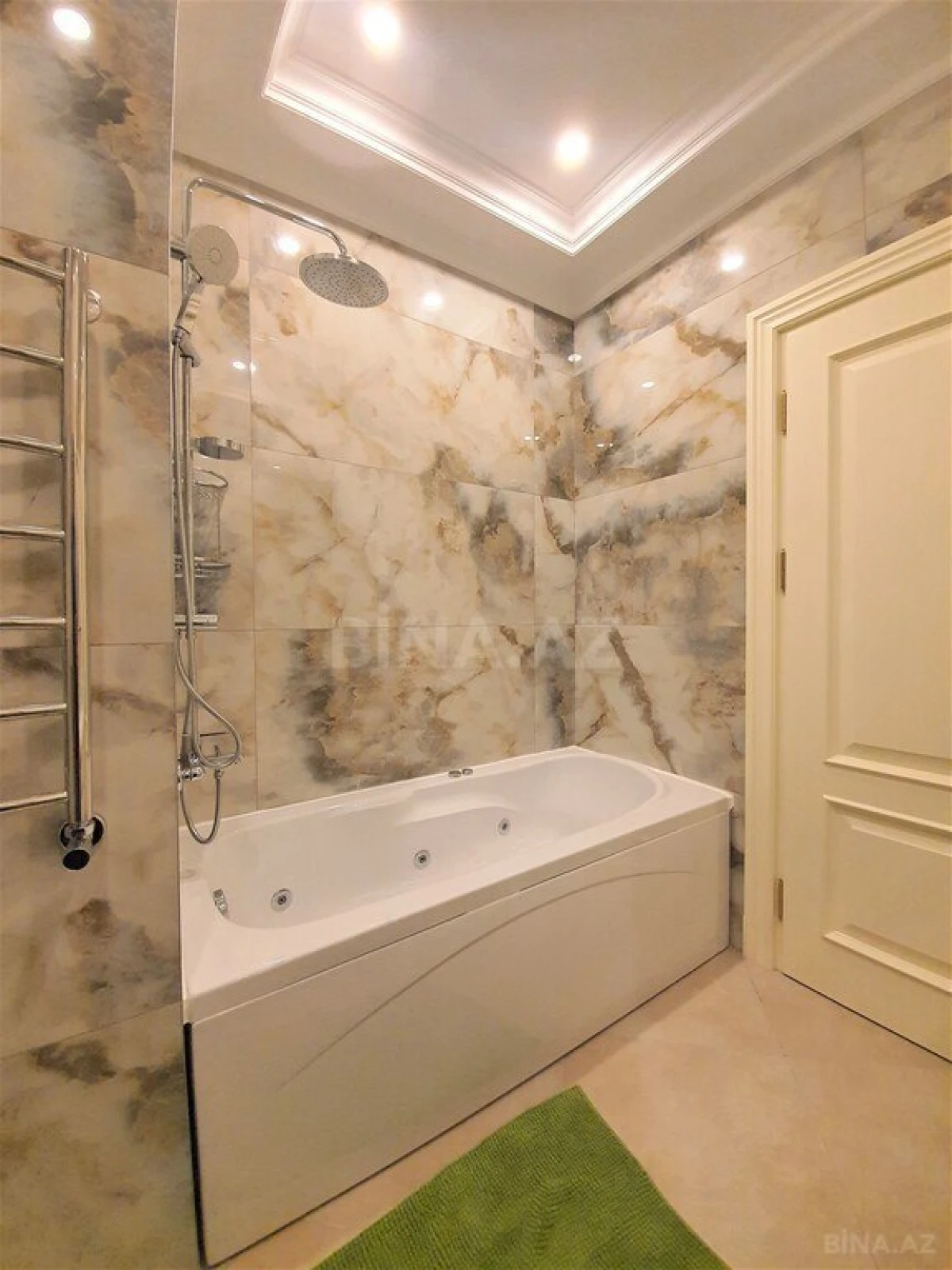 Kirayə verilir 4 otaqlı mənzil 180 m²