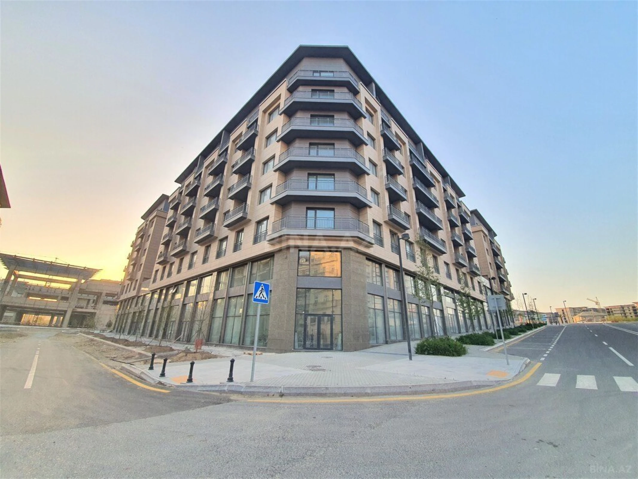 Kirayə verilir 4 otaqlı mənzil 180 m²