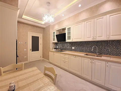 Kirayə verilir 4 otaqlı mənzil 180 m²