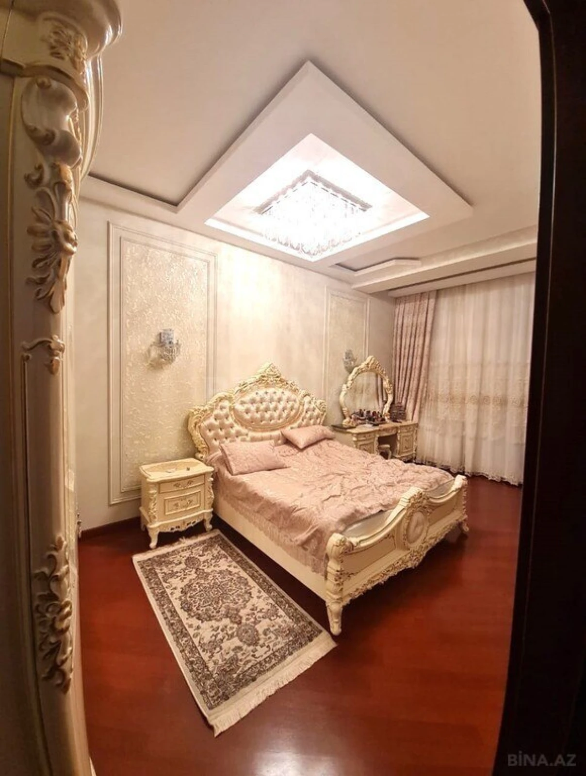 Satılır 4 otaqlı mənzil 215 m²