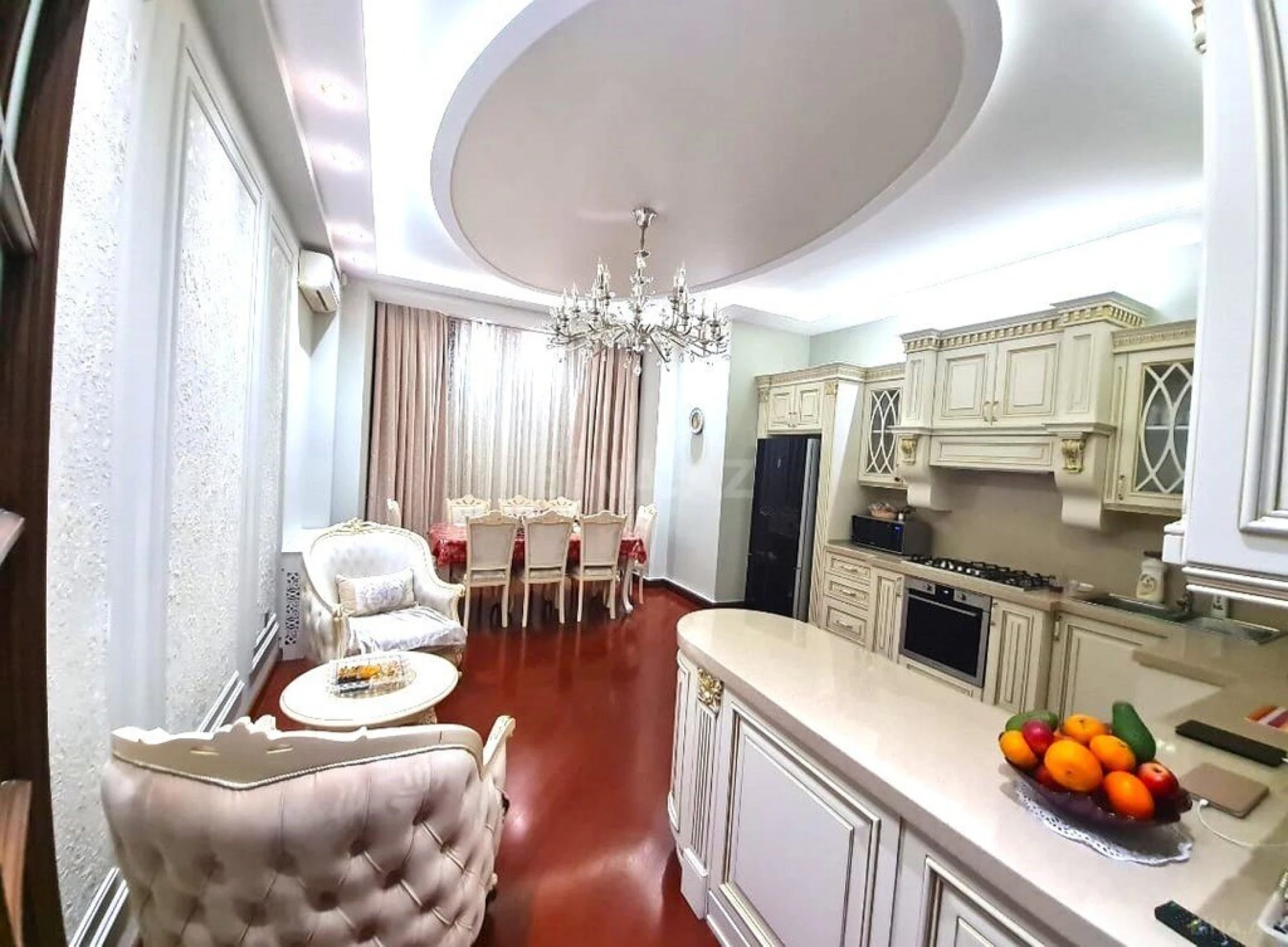 Satılır 4 otaqlı mənzil 215 m²