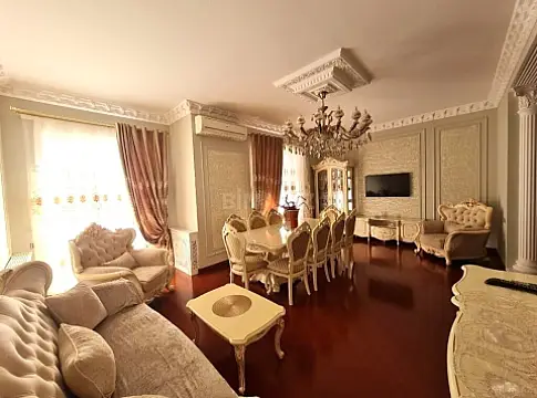 Satılır 4 otaqlı mənzil 215 m²