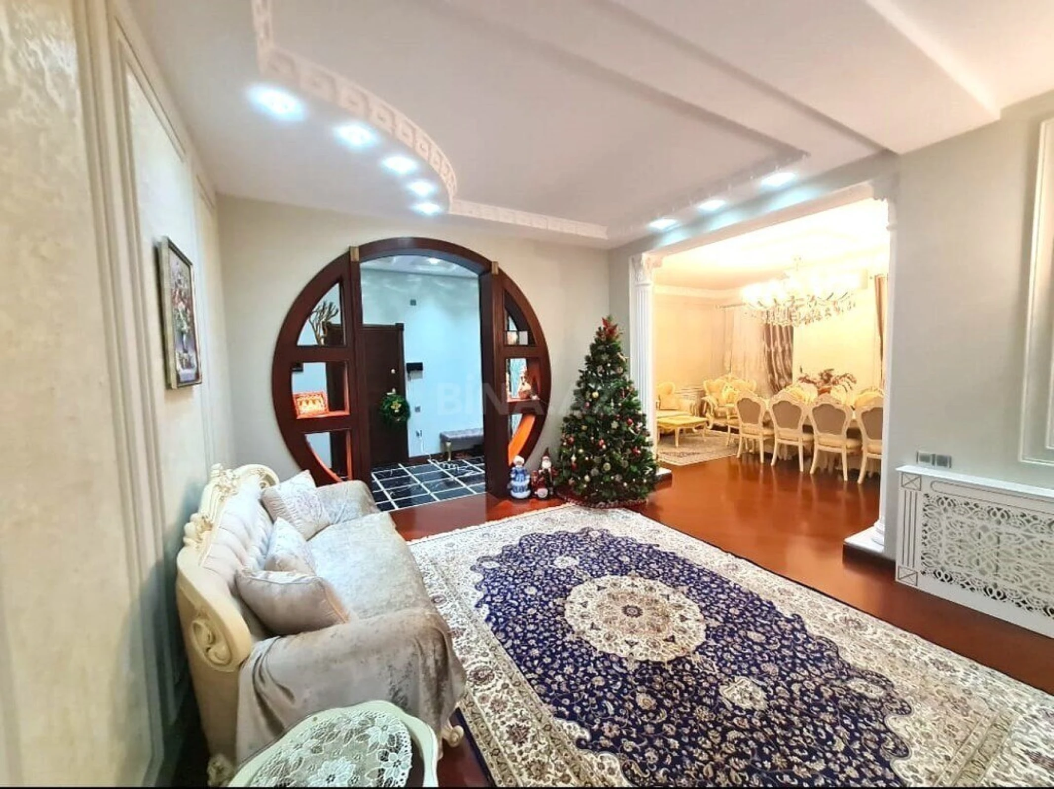 Satılır 4 otaqlı mənzil 215 m²