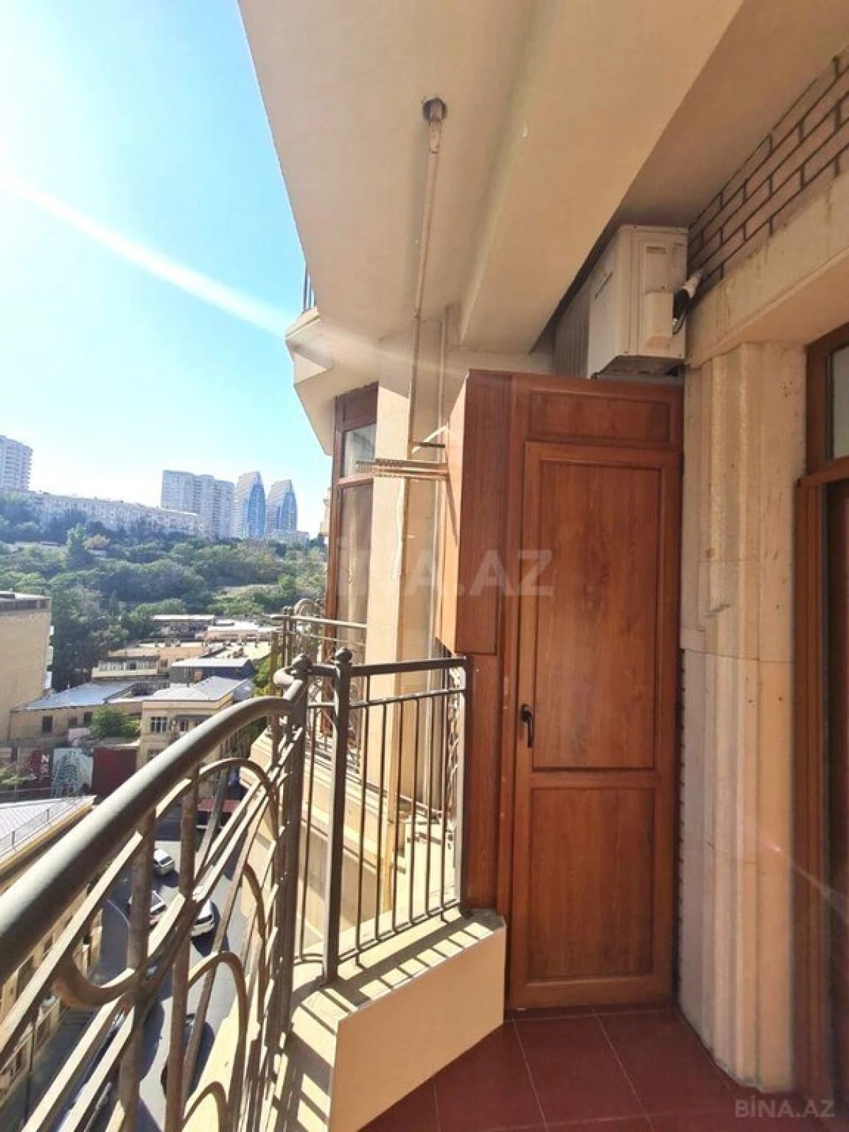 Satılır 4 otaqlı mənzil 215 m²
