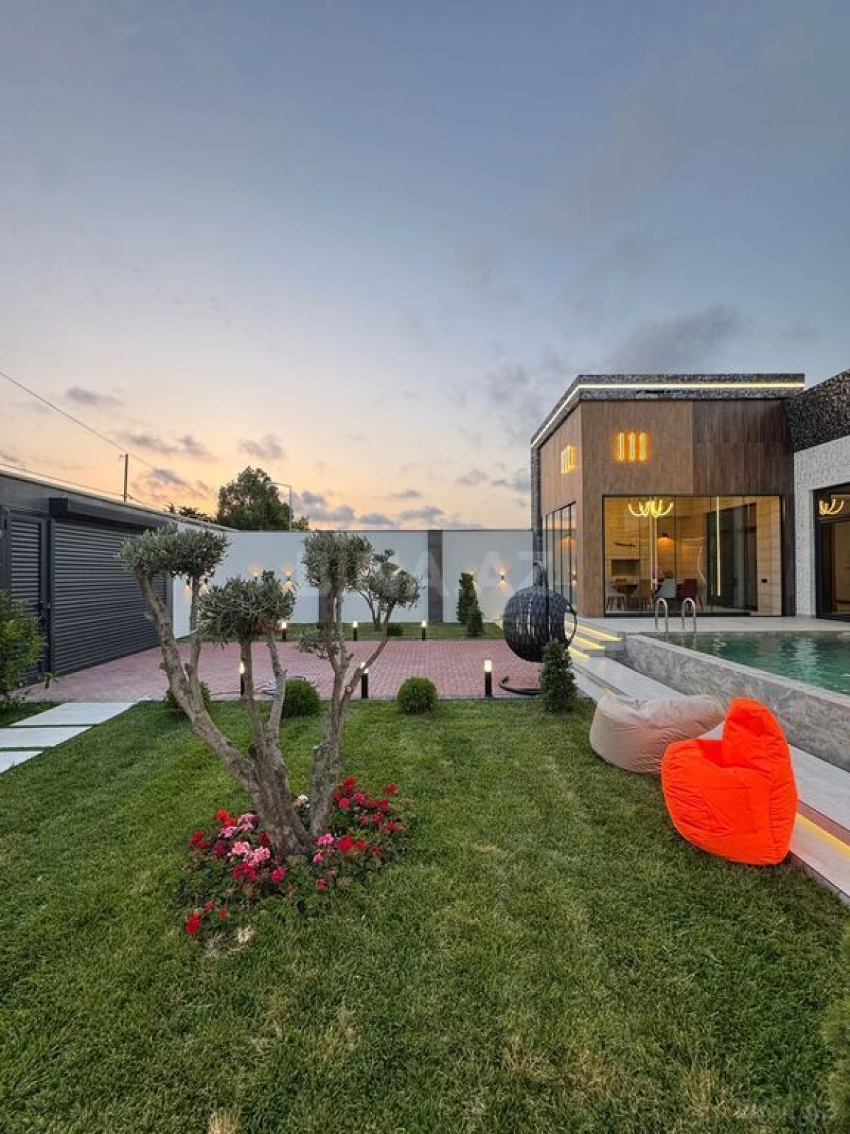 Satılır 5 otaqlı həyət evi 220 m²