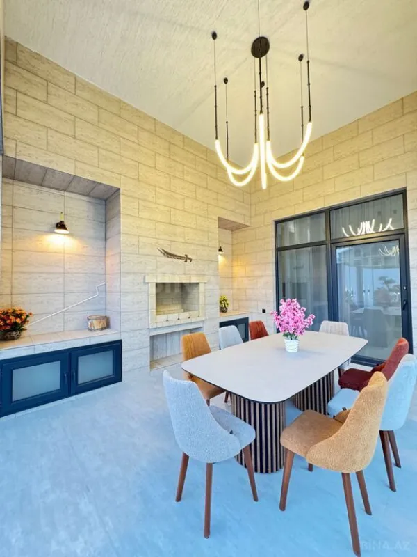 Satılır 5 otaqlı həyət evi 220 m²