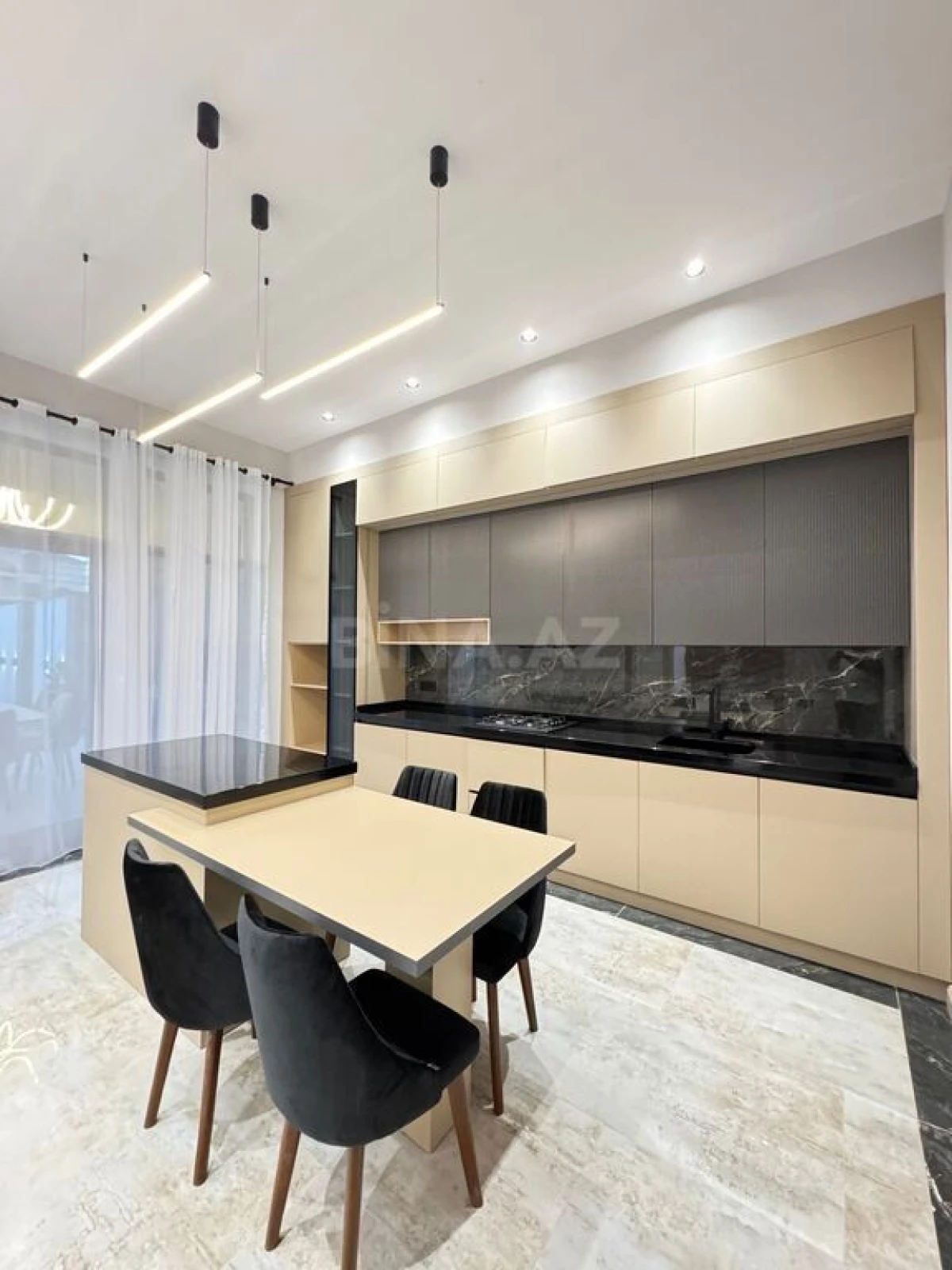 Satılır 5 otaqlı həyət evi 220 m²