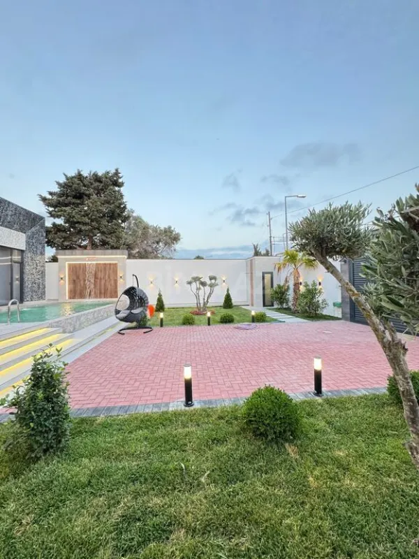 Satılır 5 otaqlı həyət evi 220 m²
