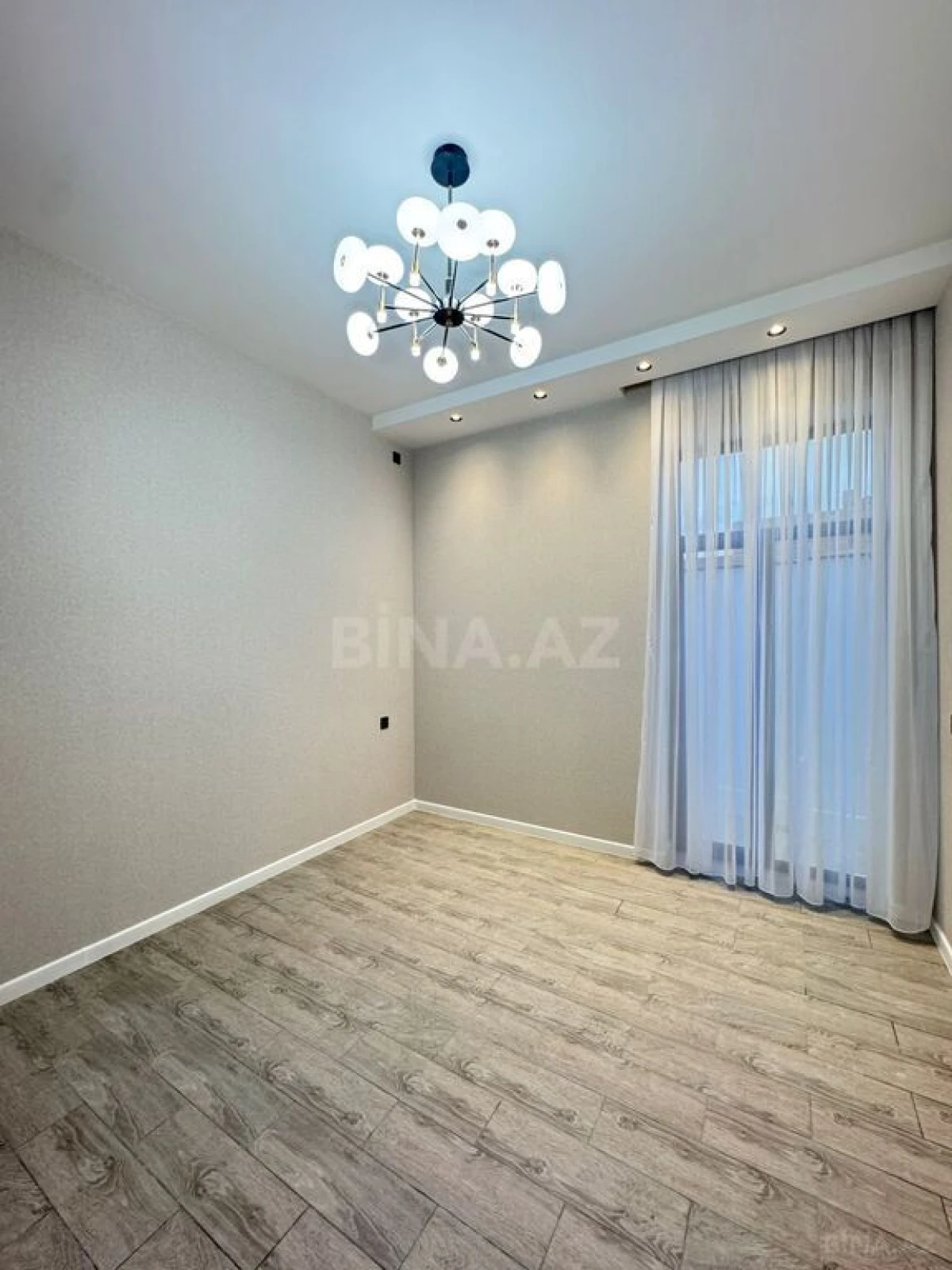 Satılır 5 otaqlı həyət evi 220 m²