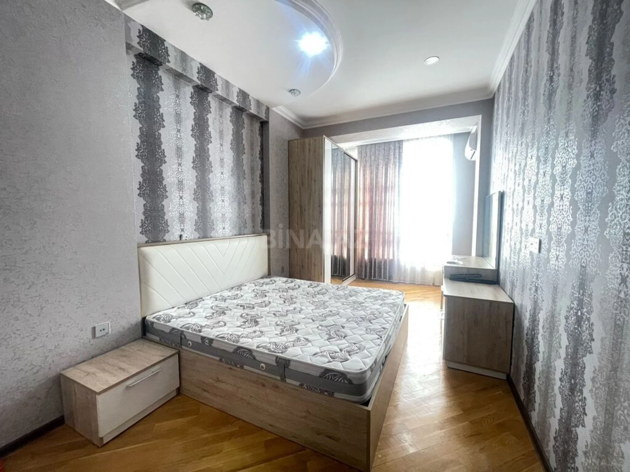 Kirayə verilir 2 otaqlı mənzil 80 m²
