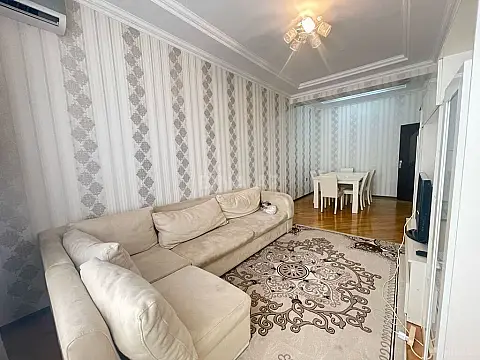 Kirayə verilir 2 otaqlı mənzil 80 m²