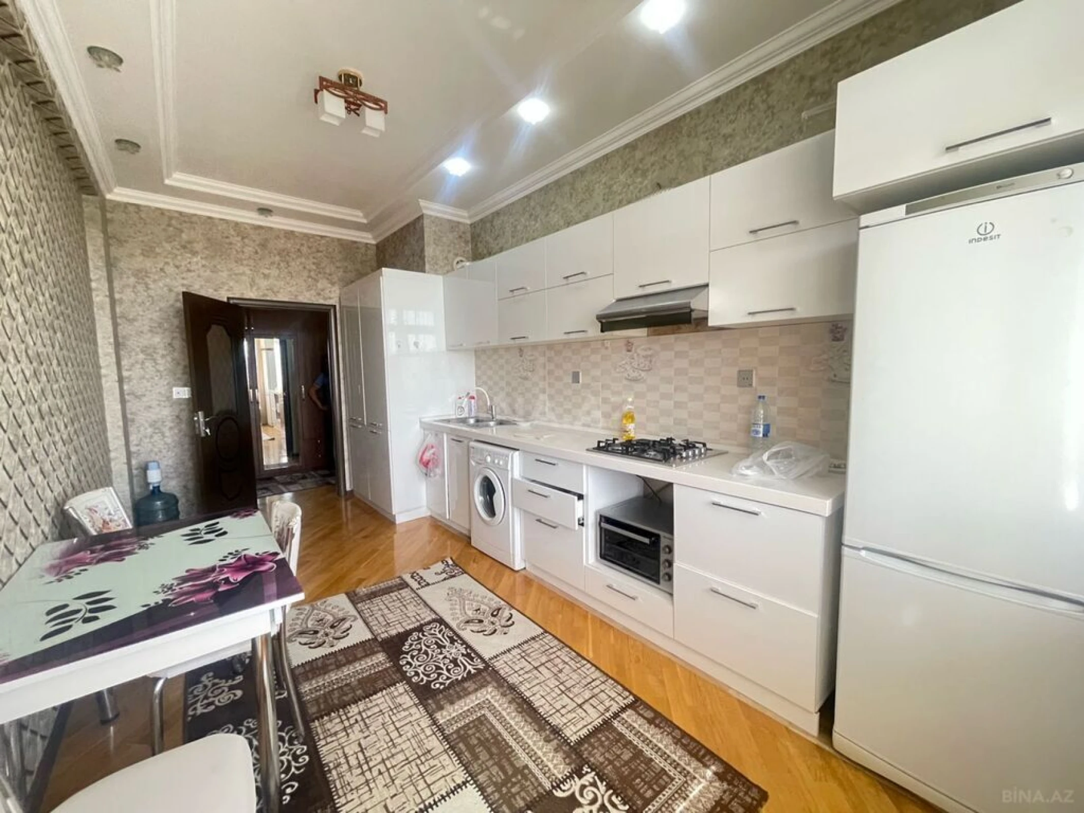 Kirayə verilir 2 otaqlı mənzil 80 m²