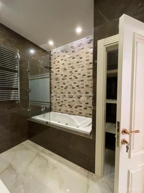 Satılır 3 otaqlı mənzil 168 m²