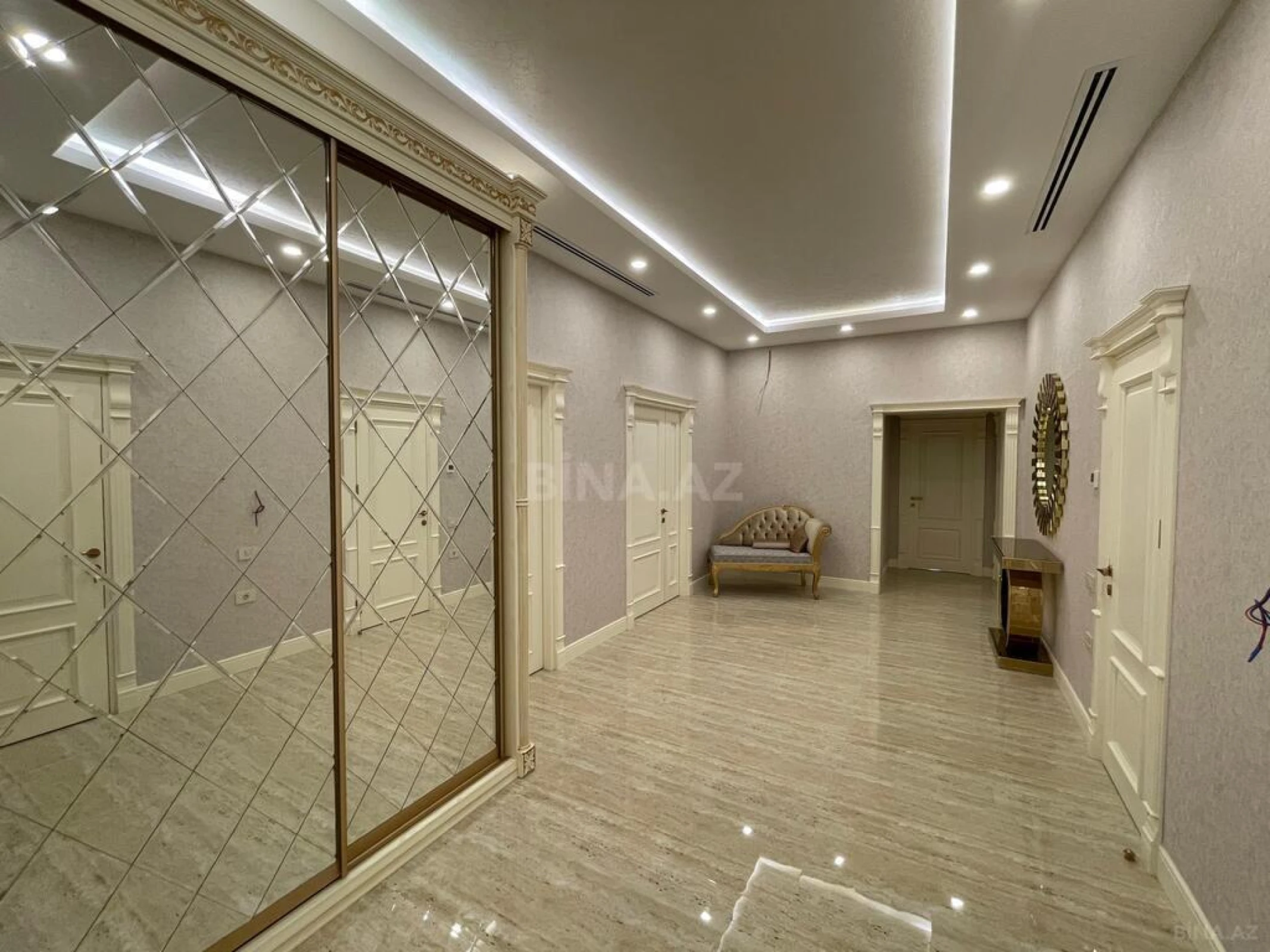 Satılır 3 otaqlı mənzil 168 m²