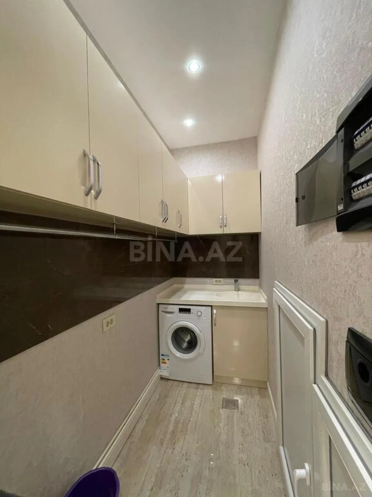 Satılır 3 otaqlı mənzil 168 m²
