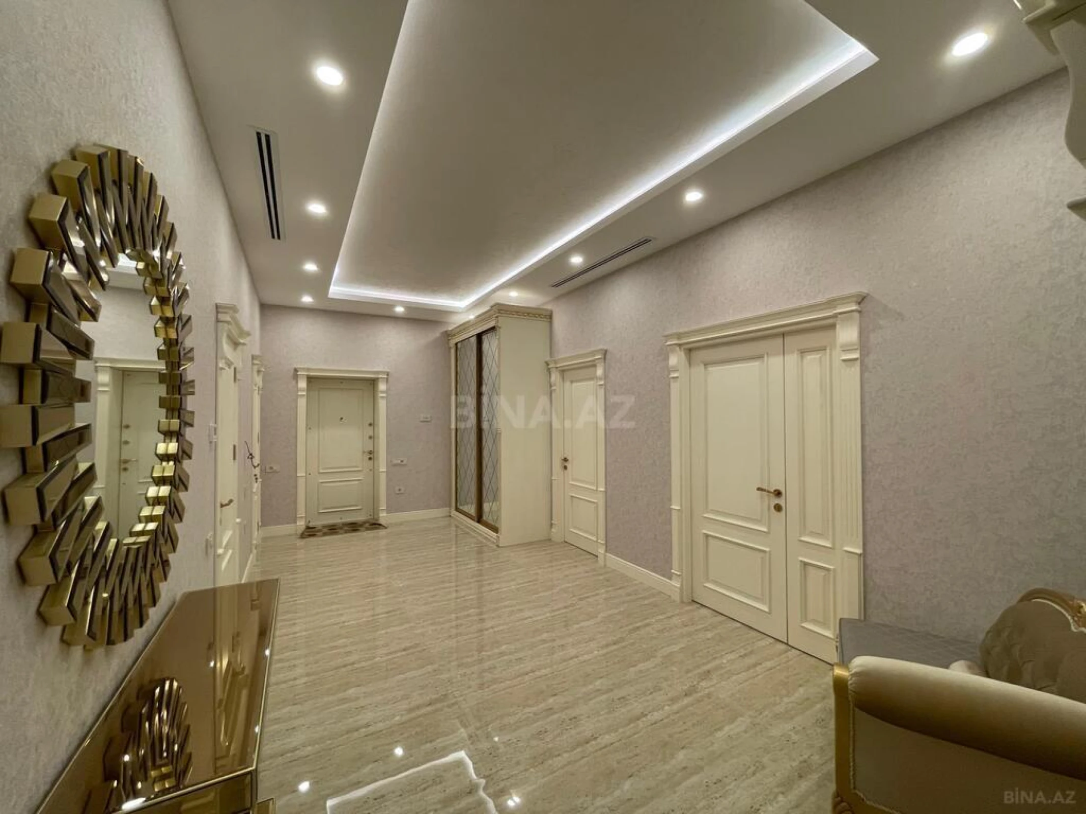 Satılır 3 otaqlı mənzil 168 m²