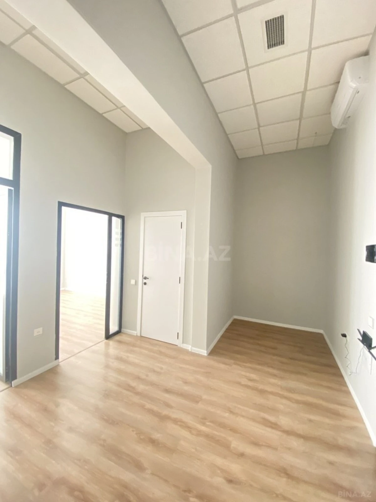 Kirayə verilir 2 otaqlı ofis 65 m²