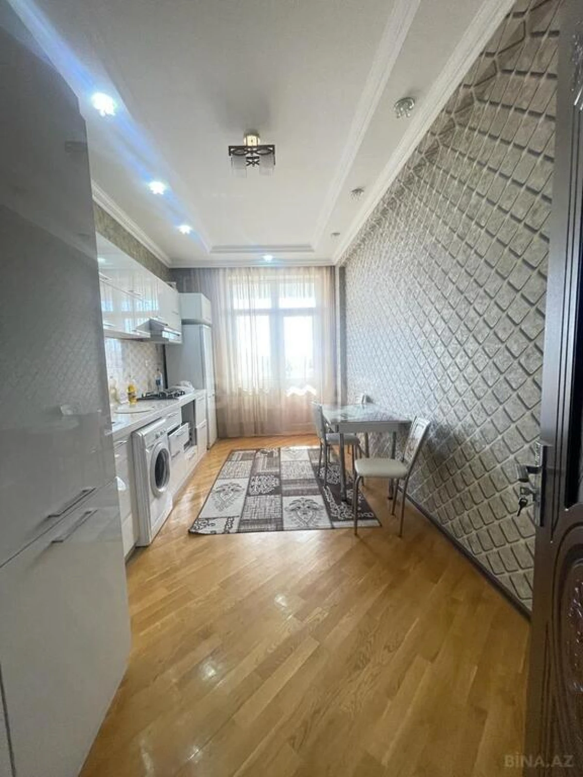 Kirayə verilir 2 otaqlı mənzil 85 m²