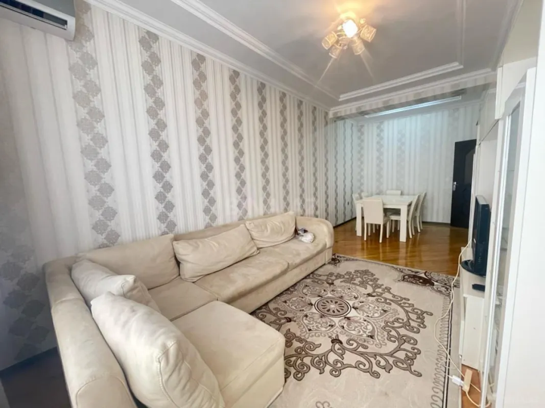 Kirayə verilir 2 otaqlı mənzil 85 m²