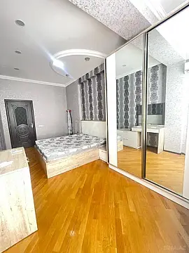 Kirayə verilir 2 otaqlı mənzil 85 m²
