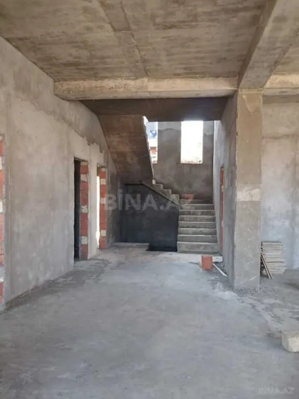 Satılır 8 otaqlı həyət evi 500 m²