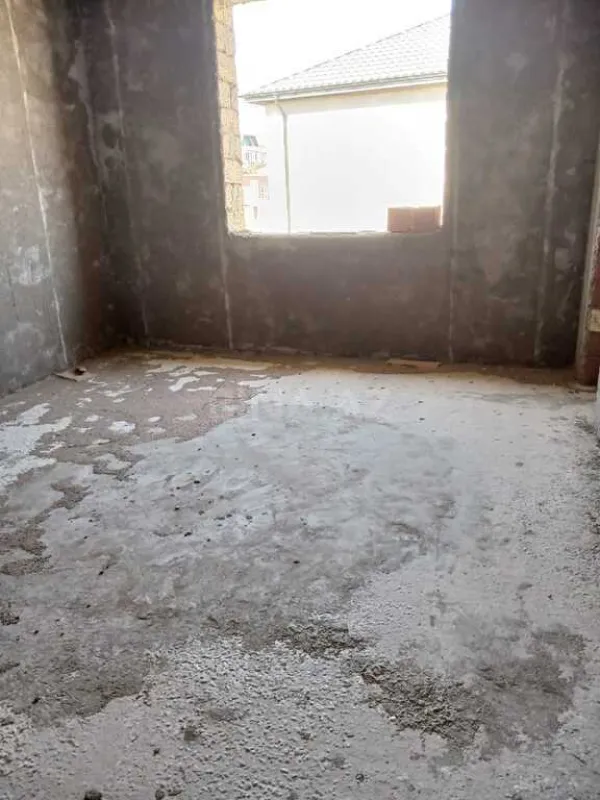 Satılır 8 otaqlı həyət evi 500 m²