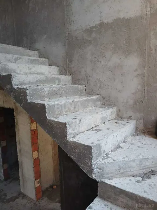 Satılır 8 otaqlı həyət evi 500 m²