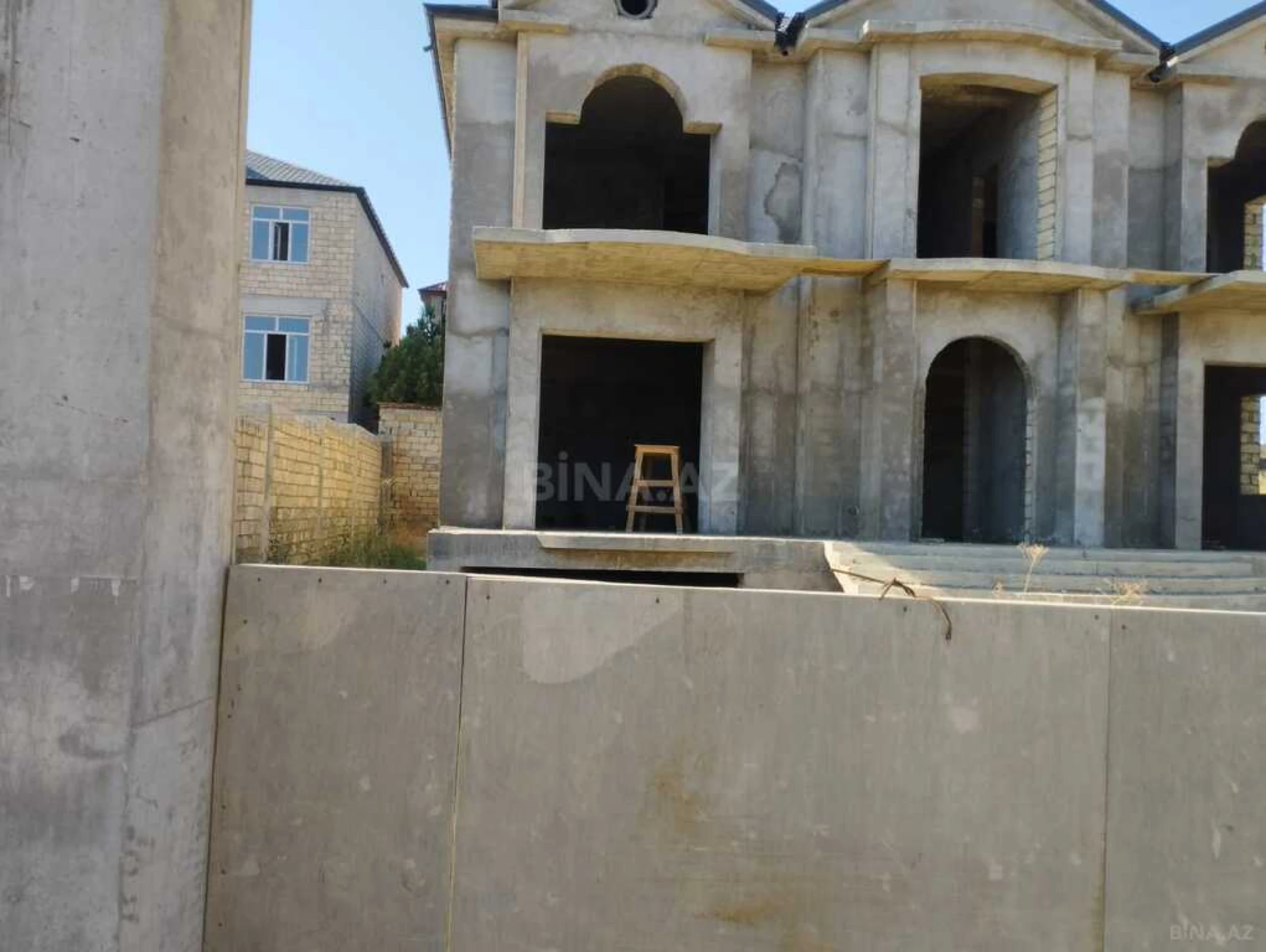 Satılır 8 otaqlı həyət evi 500 m²