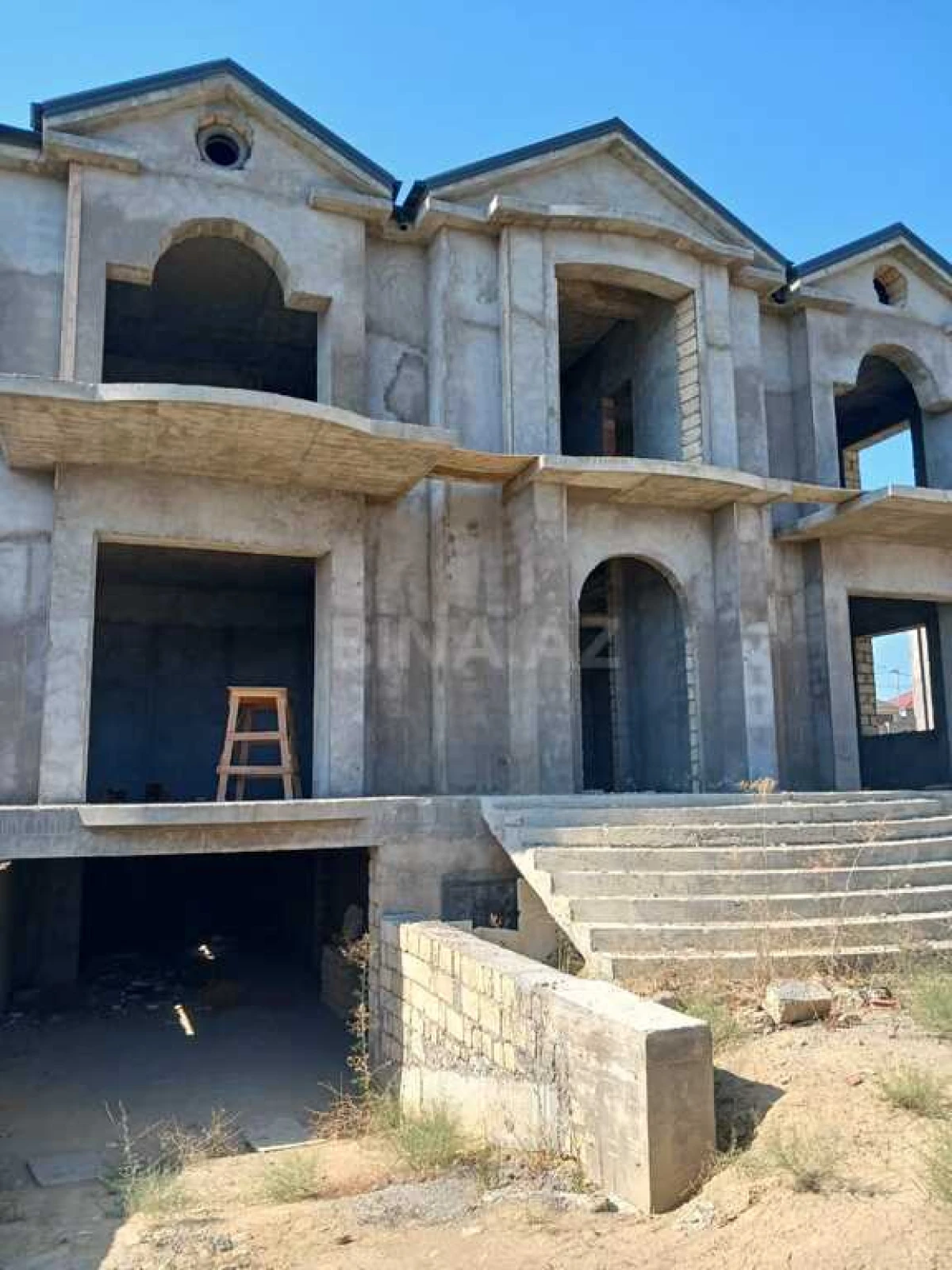 Satılır 8 otaqlı həyət evi 500 m²