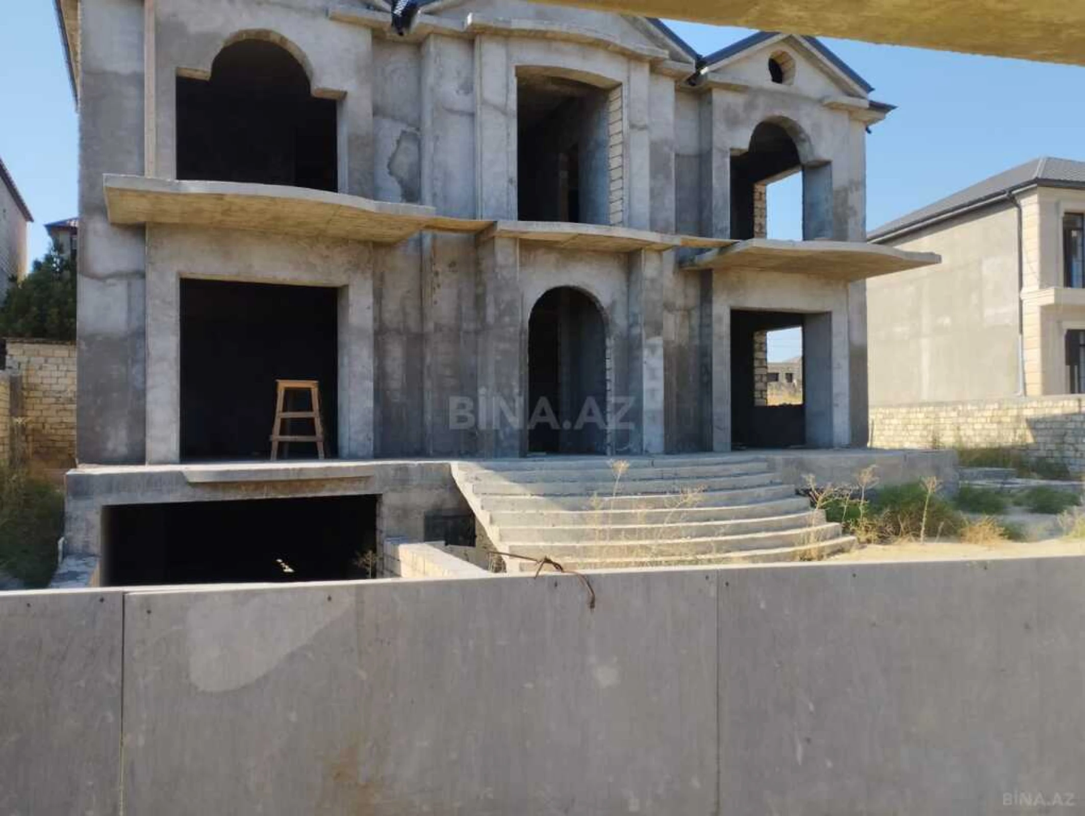 Satılır 8 otaqlı həyət evi 500 m²