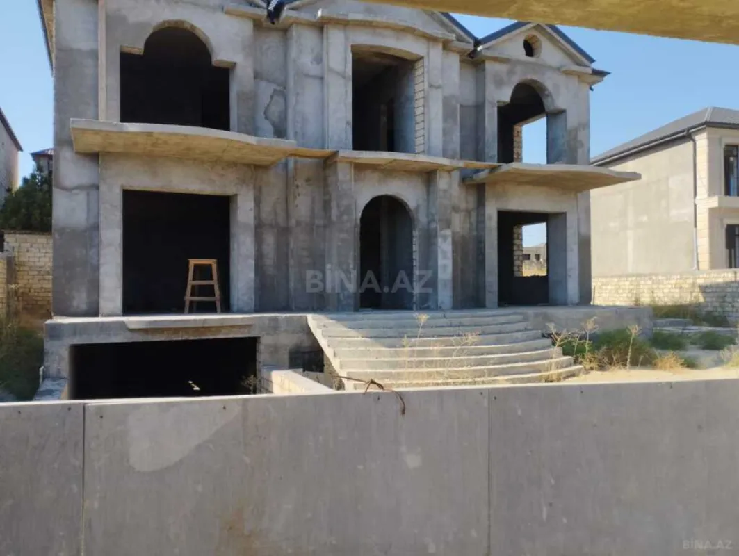 Satılır 8 otaqlı həyət evi 500 m²