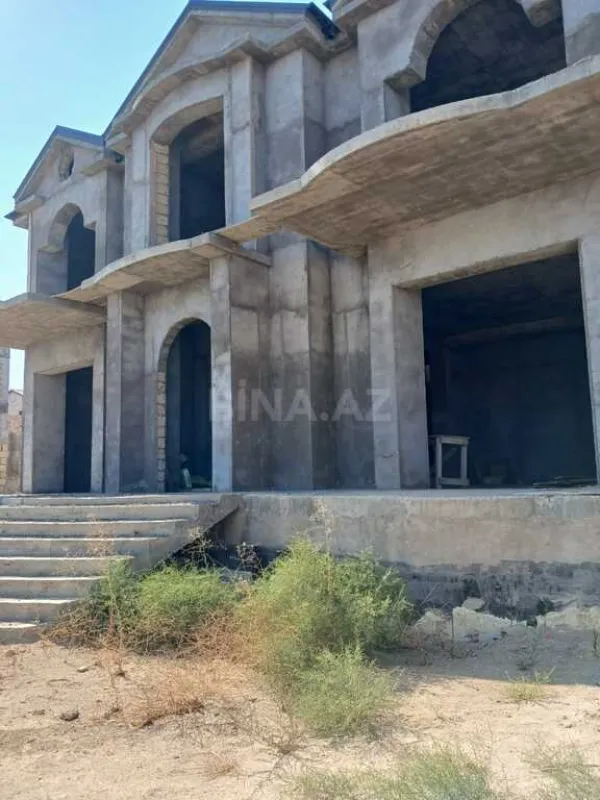 Satılır 8 otaqlı həyət evi 500 m²